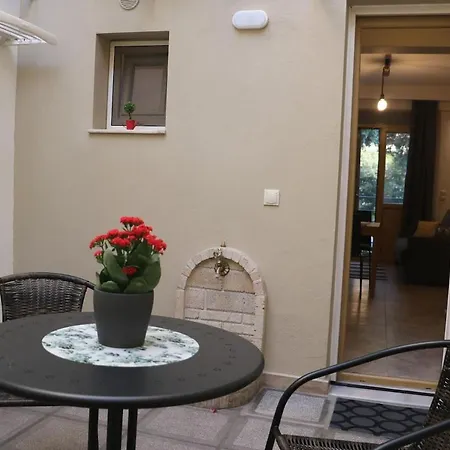 Quiet Urban Studio With Private Backyard Thessaloniki Exterior photo